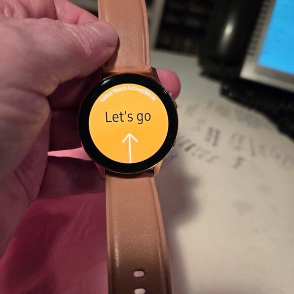 Samsung Galaxy Active 2 Watch Gold 40mm w/ original box LTE / Bluetooth / WIFI - Picture 4 of 9